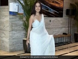 Devoleena Bhattacharjee ने सफेद साड़ी पहन यूं की वॉक, सादगी भरे अंदाज से जीता फैन्स का दिल Devoleena Bhattacharjee ने सफेद साड़ी पहन यूं की वॉक, सादगी भरे अंदाज से जीता फैन्स का दिल