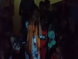 मां के हाथों से मेडल मिला तो ख़ुशी में रो पड़ी बिहार की बेटी ख़ुशी, लोगों ने कहा- अभी उड़ान बाकी है मां के हाथों से मेडल मिला तो ख़ुशी में रो पड़ी बिहार की बेटी ख़ुशी, लोगों ने कहा- अभी उड़ान बाकी है