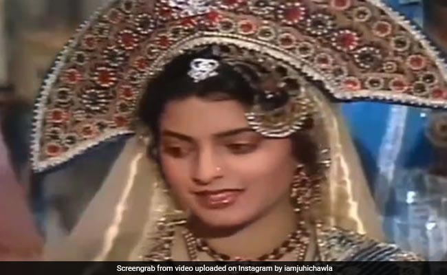 When Juhi Chawla "Kept Forgetting Her Lines" On The Sets Of BR Chopra's <i>Bahadur Shah Zafar</I>