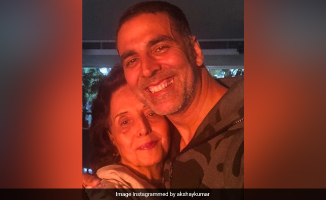 After Akshay Kumar's Mother Aruna Bhatia's Death, Salman Khan, Ajay Devgn And Others Offer Condolences To The Actor