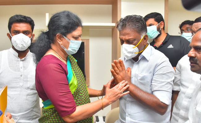AIADMK Leader Rules Out Scope for VK Sasikala In Party After OPS Comment
