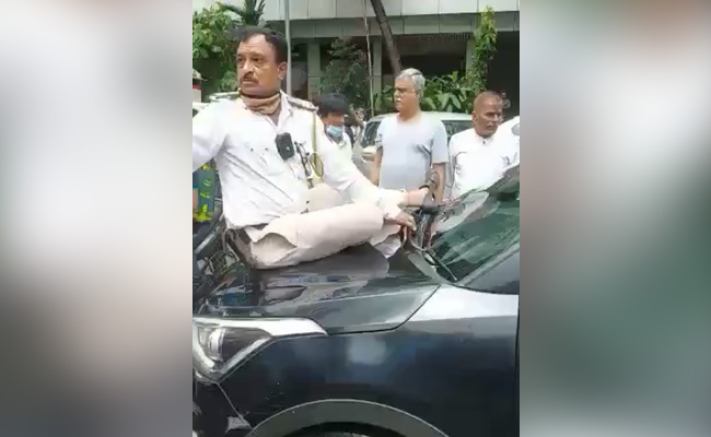 Police Arrest Man Who Dragged Cop On Car's Bonnet In Mumbai