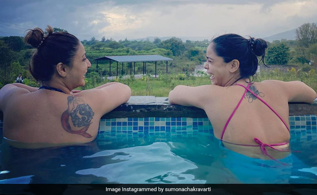 Pics From Sumona Chakravarti And Urvashi Dholakia's Pool Time