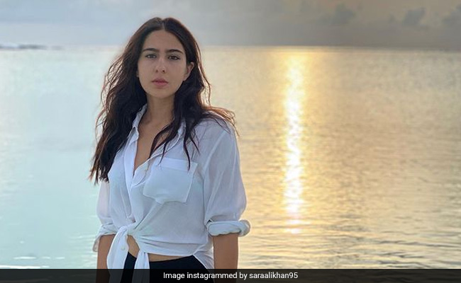 मालदीव में सनसेट का मजा ले रही हैं सारा अली खान, शेयर की खूबसूरत तस्वीर
