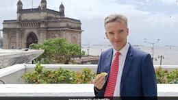 After Dosa, British High Commissioner Gets His Hands On Mumbai's Vada Pav