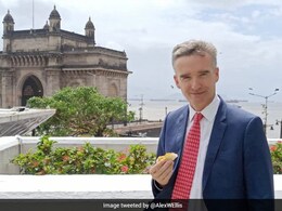 After Dosa, British High Commissioner Gets His Hands On Mumbai's Vada Pav