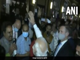 Watch: "Modi" Chants Greet PM Outside New York Hotel Ahead Of UN Address Watch: "Modi" Chants Greet PM Outside New York Hotel Ahead Of UN Address