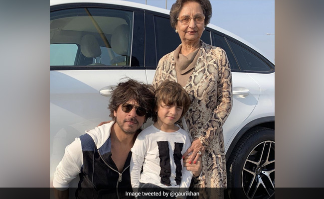 Shah Rukh Khan's ROFL Reply To Gauri's Tweet: "Need Dancing Lessons From Mom-In-Law"