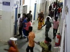 Video : एमपी में मरीज की मौत से गुस्साए परिजनों का हंगामा, डॉक्टर से मारपीट की कोशिश