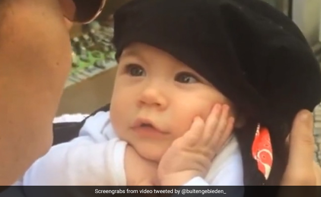 मां सुना रही थी गाना, तो छोटा सा बच्चा बहुत ध्यान लगाकर सुन रहा था, Cute Video ने जीता लोगों का दिल