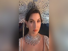 मोतियों की ड्रेस और सिर पर ताज के साथ वायरल हुआ नोरा फतेही का Video, फैंस बोले- हुस्न की मल्लिका... मोतियों की ड्रेस और सिर पर ताज के साथ वायरल हुआ नोरा फतेही का Video, फैंस बोले- हुस्न की मल्लिका...