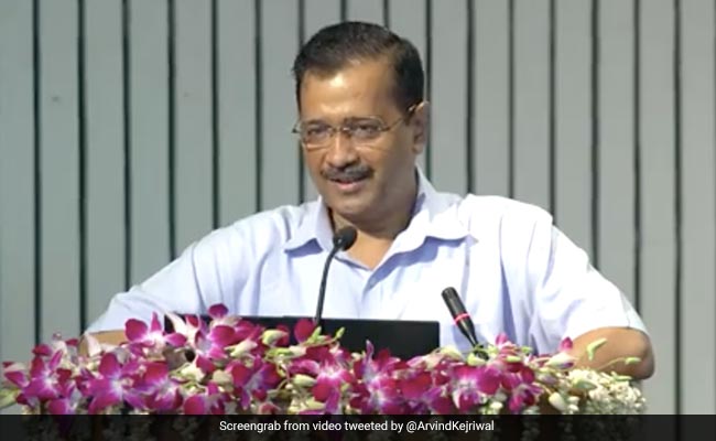 गुजरात में सरकारी स्कूलों की हालत खराब, युवा बेरोजगार क्यों : राजकोट की रैली में बोले केजरीवाल