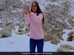 Srishty Rode बर्फीली वादियों में यूं एंजॉय करती आईं नजर, Video हुआ वायरल Srishty Rode बर्फीली वादियों में यूं एंजॉय करती आईं नजर, Video हुआ वायरल