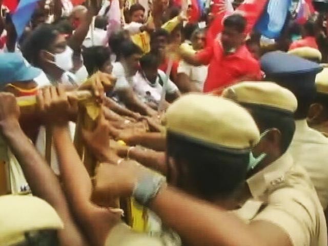 In Tamil Nadu, No 'Bandh' But Ruling DMK Backs Farmers