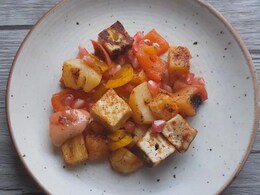 घर पर बनाएं रेस्टोरेंट जैसी स्मोकी स्पाइसी तंदूरी चाट, यहां देखें रेसिपी