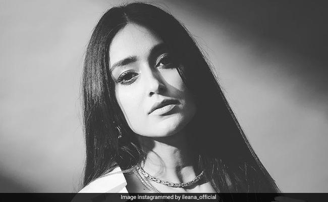 प्रिंटेड टू-पीस में सनबाथ लेते हुए इलियाना डिक्रूज ने शेयर की Photo, बोलीं- फिर से याद आ रही है...