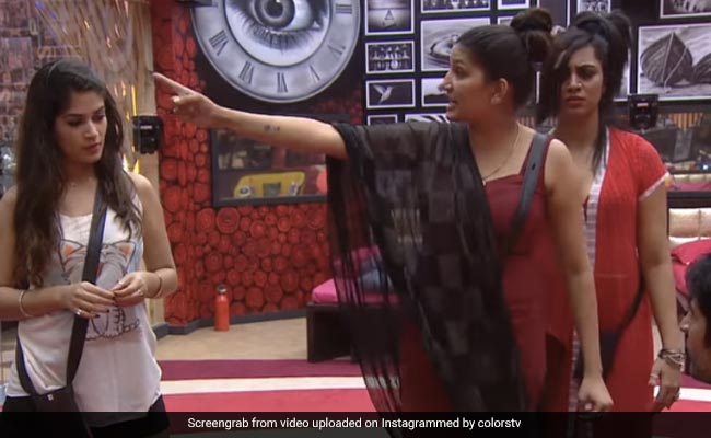 सपना चौधरी ने अर्शी खान को दी थी चेतावनी, कहा- 'बेशक घर से बाहर कर दो लेकिन मैं...' Video