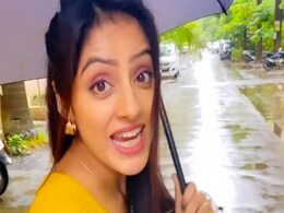 मस्ताने मौसम में दीपिका सिंह का दिल हुआ मस्ताना, छतरी लेकर गाने पर किया जोरदार डांस...देखें Video मस्ताने मौसम में दीपिका सिंह का दिल हुआ मस्ताना, छतरी लेकर गाने पर किया जोरदार डांस...देखें Video