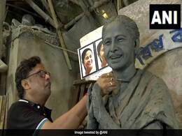 Mamata Banerjee, Goddess Durga Idols To Share Spotlight At Puja Pandal Mamata Banerjee, Goddess Durga Idols To Share Spotlight At Puja Pandal