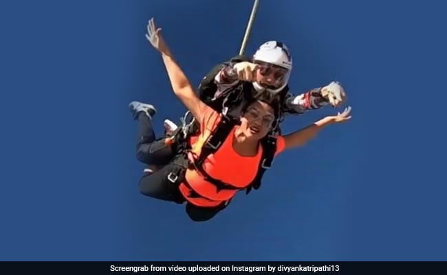 दिव्यांका त्रिपाठी का वीडियो हुआ वायरल, स्काईडाइविंग करती नजर आईं एक्ट्रेस...देखें Video