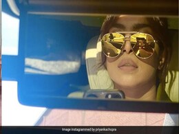 प्रियंका चोपड़ा ने शेयर की Carfie तो फैन्स ने चश्मे पर ली चुटकी, बोले- सूर्य ग्रहण देख रहे हो प्रियंका चोपड़ा ने शेयर की Carfie तो फैन्स ने चश्मे पर ली चुटकी, बोले- सूर्य ग्रहण देख रहे हो