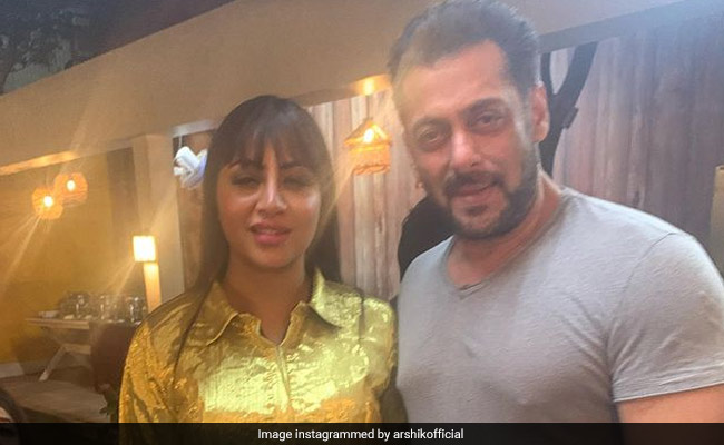 अर्शी खान 'त्राहिमाम' से कर रही हैं बॉलीवुड डेब्यू, सलमान खान के साथ करने पर कही यह बात