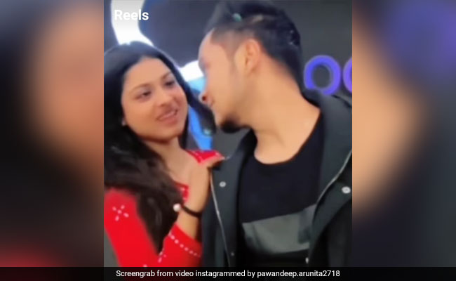 पवनदीप राजन और अरुणिता कांजीलाल का रोमांटिक वीडियो वायरल, आंखों में आंखें डाल एकटक देखते आए नजर