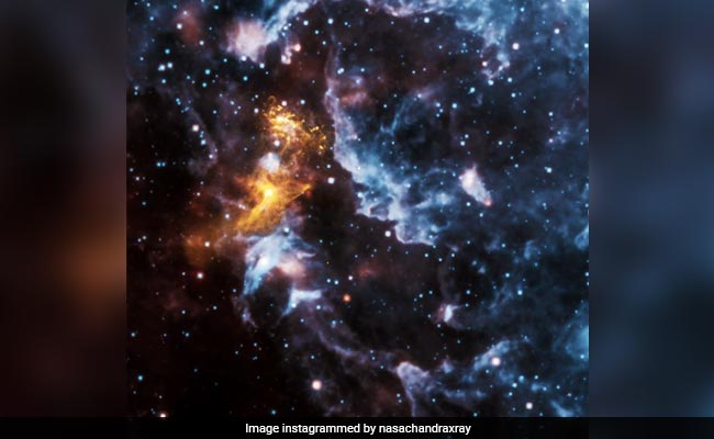 NASA ने शेयर की आश्चर्यजनक तस्वीर, क्या इस फोटो में आपको हाथ के आकार की कोई संरचना दिखाई दे रही है ?