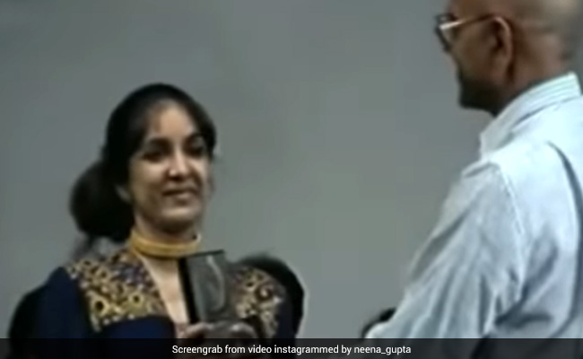Viral: Old Clip Of Neena Gupta's <i>Buniyaad</i> Line At Award Show - Bonus: Amrish Puri