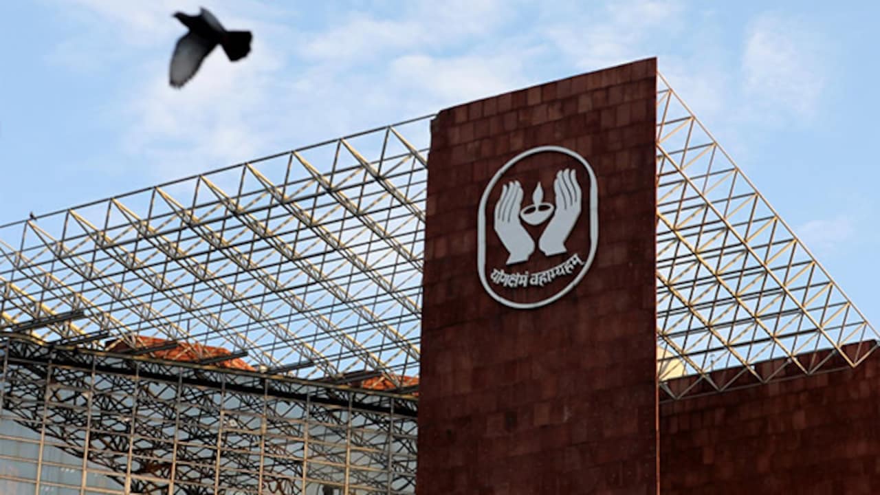 Government To Sell 6.5% Stake In LIC For Over Rs 30,000 Crore