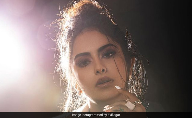 'बालिका वधू' की आनंदी ने शेयर की ग्लैमरस फोटो, 'उतरन' की मीठी बोलीं- वाह अविका वाह...