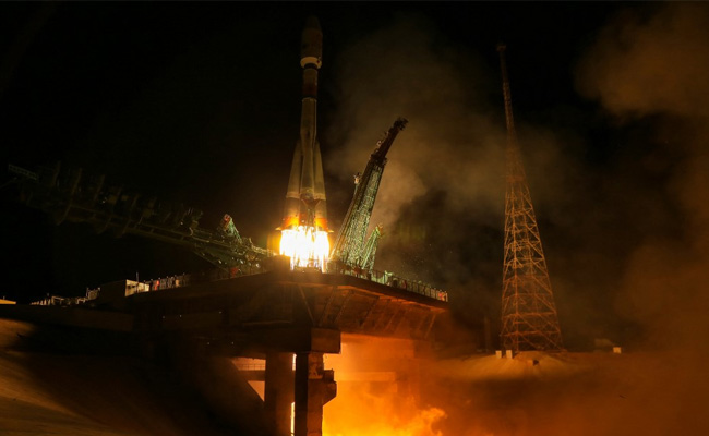 Russian Soyuz Rocket Launches 34 New UK Satellites