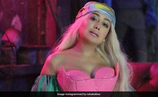 Neha Kakkar का अवतार देख फैन्स को लगा झटका, बोले- ये क्या कर लिया...Photos वायरल