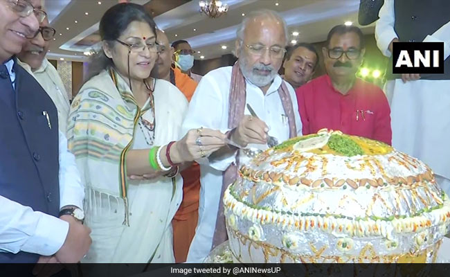 कहीं कटा वैक्सीन वाला 71 फुट लंबा केक, तो कहीं कटा 71 किलो का लड्डू, कुछ ऐसे देशभर में मनाया जा रहा PM मोदी का जन्मदिन