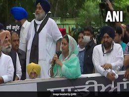 शिरोमणि अकाली दल के सुखबीर और हरसिमरत कौर बादल समेत कुल 15 अकाली नेताओं ने दी गिरफ़्तारी शिरोमणि अकाली दल के सुखबीर और हरसिमरत कौर बादल समेत कुल 15 अकाली नेताओं ने दी गिरफ़्तारी