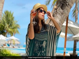 Sun, Sand And Sea: Hina Khan Lists Vacation Essentials With Stunning Pics From Maldives Sun, Sand And Sea: Hina Khan Lists Vacation Essentials With Stunning Pics From Maldives