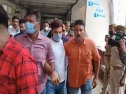 महंत नरेंद्र गिरि मौत मामला: कोर्ट ने तीसरे आरोपी संदीप तिवारी को 14 दिन की न्यायिक हिरासत में भेजा महंत नरेंद्र गिरि मौत मामला: कोर्ट ने तीसरे आरोपी संदीप तिवारी को 14 दिन की न्यायिक हिरासत में भेजा