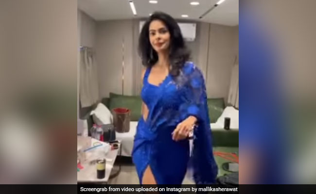 'जलेबी बेबी' सॉन्ग पर मल्लिका शेरावत का स्टाइलिश वॉक हुआ वायरल, देखें Video