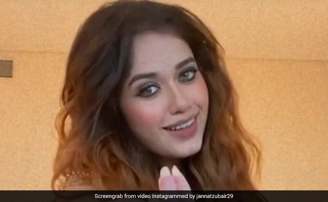 गोल्डन लहंगे में जन्नत जुबैर ने 'Mere Liye' सॉन्ग पर आंखों से यूं दिए एक्सप्रेशंस, फैंस बोले- 'ओएमजी....'