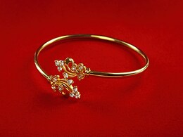 A Little Gold Never Hurt Anybody And Neither Do These Dainty Gold Bracelets A Little Gold Never Hurt Anybody And Neither Do These Dainty Gold Bracelets