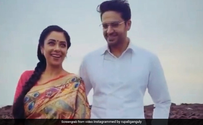 Anupamaa: रोमांटिक अंदाज में समंदर की लहरों का मजा लेते दिखे अनुपमा और अनुज, फैंस बोले- बस इसी का इंतजार था...