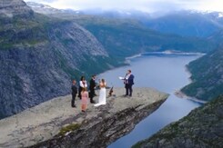 A Wedding To Remember: Couple Holds Ceremony On Cliff Edge A Wedding To Remember: Couple Holds Ceremony On Cliff Edge