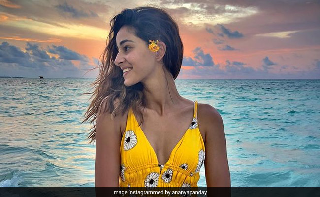 समंदर की लहरों का मजा लेती नजर आईं अनन्या पांडे, फैंस बोले- Wow Senorita... समंदर की लहरों का मजा लेती नजर आईं अनन्या पांडे, फैंस बोले- Wow Senorita...