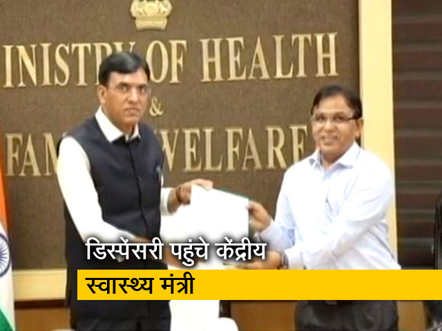 अचानक रात को भेस बदलकर दिल्ली के डिस्पेंसरी पहुंचे केंद्रीय स्वास्थ्य मंत्री