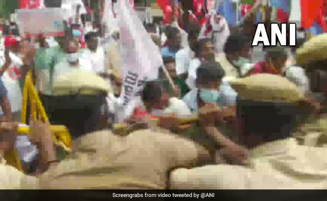 Farmer Bodies Stage Protests Across Tamil Nadu During <i>Bharat Bandh</i>