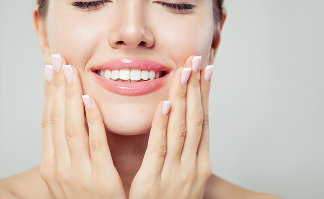 5 Fabulous Coloured Lip Glosses To Add A Sparkly Touch To Your Makeup