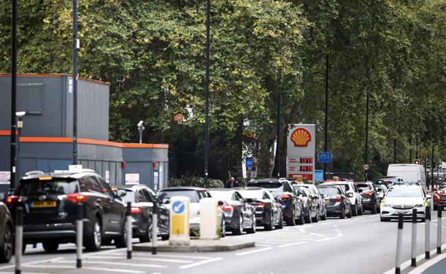 British Army To Start Driving Tankers As Queues For Fuel Continue