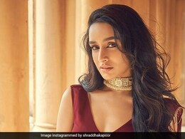 Shraddha Kapoor Digs Into Some Crunchy Chaat; Ranveer Singh Reacts
