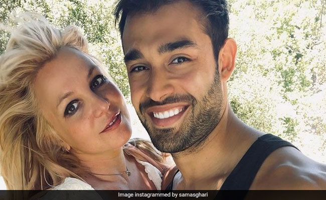 Britney Spears Is Engaged To Boyfriend Sam Asghari: "Can't Believe It." See Her Ring