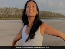 मिलिंद सोमन की पत्नी अंकिता कोंवर समंदर किनारे डांस करती आईं नजर, Video हुआ वायरल मिलिंद सोमन की पत्नी अंकिता कोंवर समंदर किनारे डांस करती आईं नजर, Video हुआ वायरल